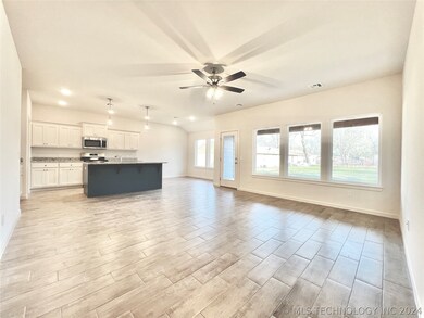 907 SE 2nd St, Pryor, OK 74361 - photo 6