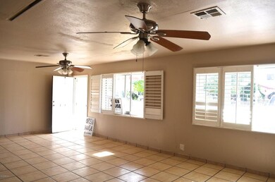 02_Living Room