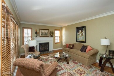 2722 47th St, Des Moines, IA 50310 - photo 5