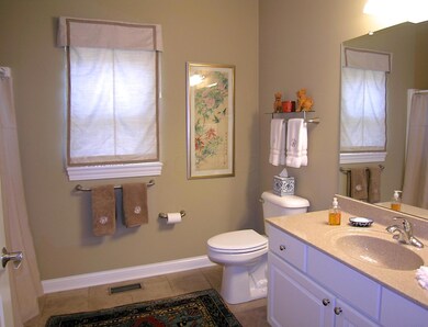 1076 Kempton Run Dr, Columbus, OH 43235 - photo 7