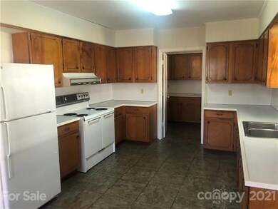 330 Harrill St, Statesville, NC 28677 - photo 3