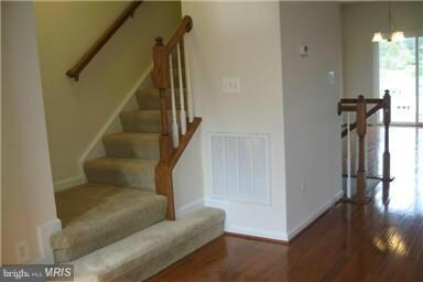 42612 Freistadt Square, Sterling, VA 20166 - photo 2