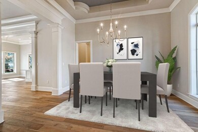 VIRTUALLY STAGED shows you the dining room set up 