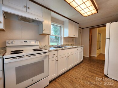 922 S Meeting St, Statesville, NC 28677 - photo 5