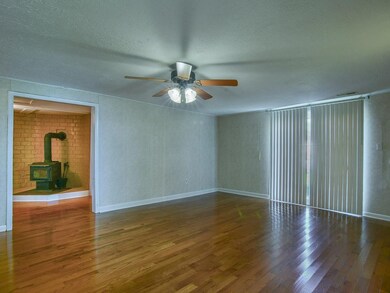 HARDWOOD FLOORS LIVING ROOM