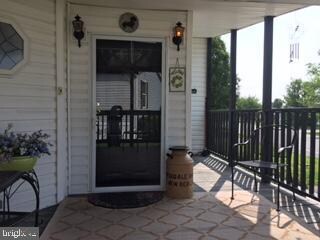 122 Greenbriar Cir, Lancaster, PA 17603 - photo 2