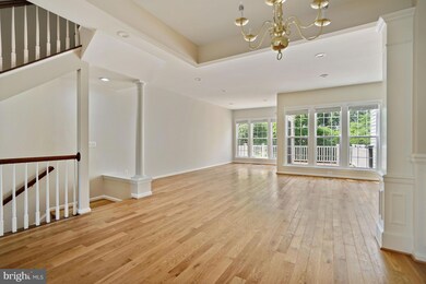 8195 Singleleaf Ln, Lorton, VA 22079 - photo 2