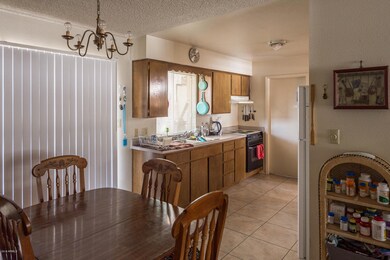 6421 Eat in Kitchen
