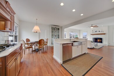 KITCHEN/FAMILY ROOM