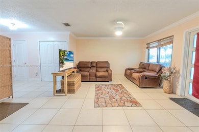 6865 NW 169th St unit D, Hialeah, FL 33015 - photo 3