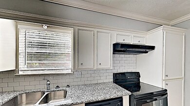 10122 Woodhollow Dr, Conroe, TX 77385 - photo 4