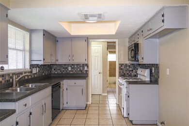 308 Golden Oaks Dr, Georgetown, TX 78628 - photo 4