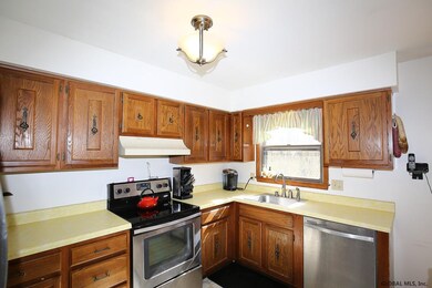 724 Hampshire Seat, Schenectady, NY 12309 - photo 7