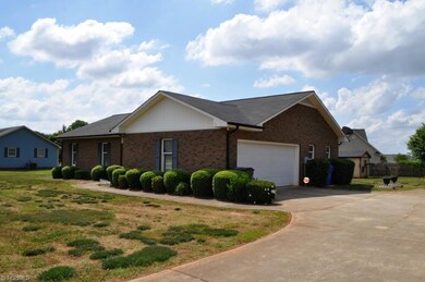 112 Marian Ln, Statesville, NC 28625 - photo 2