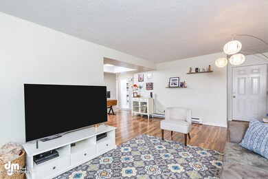 Living Room 20190503-DW-49747-SMALL