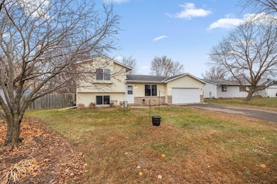 812 Cedar St SW, Isanti, MN 55040 - photo 4