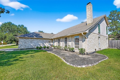 813 Lakeview Dr, Sugar Land, TX 77498 - photo 4