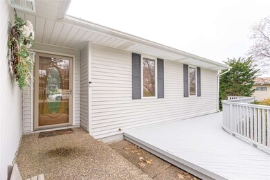 1606 W 12th St, Cedar Falls, IA 50613 - photo 2