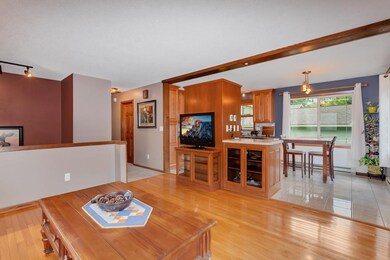 Living room & Dining area