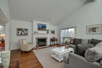 17 Fieldstone Ln, Natick, MA 01760 - photo 4