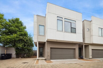 614 Thornton Rd unit G, Houston, TX 77018 - photo 2