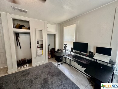 608 E Pine St, Seguin, TX 78155 - photo 4