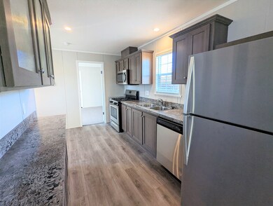 618 Maine unit 618, Belleville, MI 48111 - photo 2