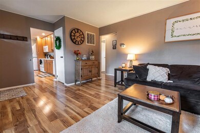 104 Eckhart Ave, Auburn, IN 46706 - photo 5