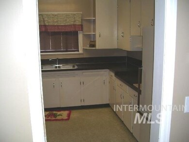 320 W 20th St, Burley, ID 83318 - photo 3