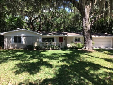 618 Old Plantation Road with beautiful front yard