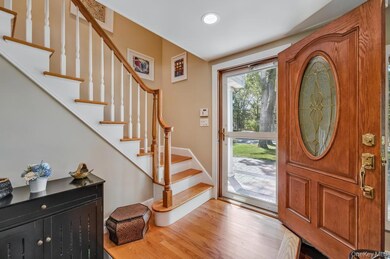 1 Deepdale Dr, ComMacK, NY 11725 - photo 4