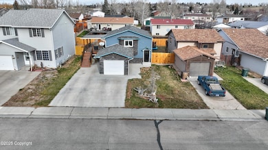 212 W Laurel St, Gillette, WY 82718 - photo 2