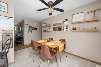 2823 Greenway Dr, Bettendorf, IA 52722 - photo 7