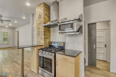 Kitchen1_4-1280.JPG
