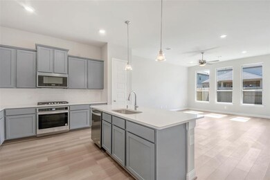 10726 Chinese Violet, Conroe, TX 77385 - photo 4