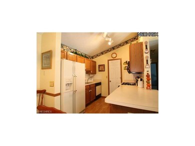 Kitchen - all appliances stay