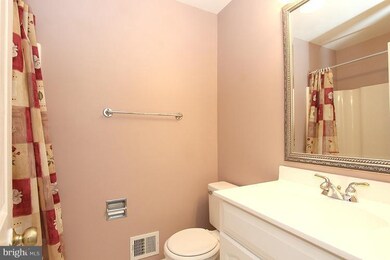 11551 Pine Cone Ct, Reston, VA 20191 - photo 4