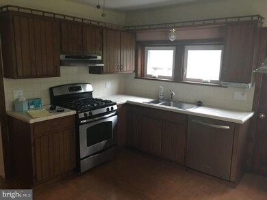 332 E Butler Ave, Ambler, PA 19002 - photo 3