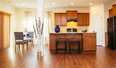 Open Floor plan - Kitchen with island, breakfast n