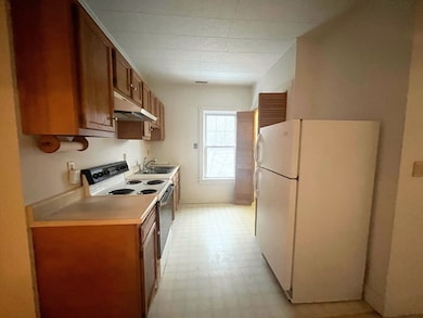 123 Mayfield St unit 2nd Floor, Worcester, MA 01602 - photo 3