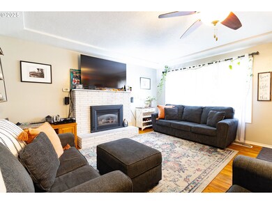 909 14th St, La Grande, OR 97850 - photo 3