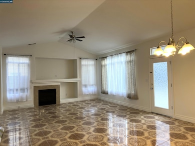 111 Steinbeck Ct, Pittsburg, CA 94565 - photo 3