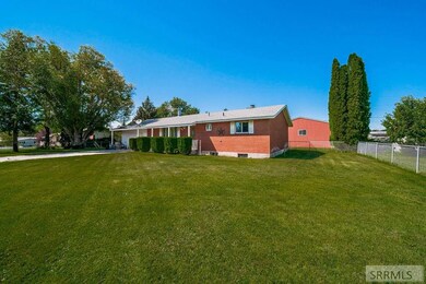 883 Robert St, Blackfoot, ID 83221 - photo 2