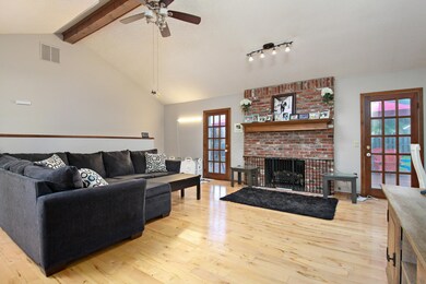 4119 E University St-6