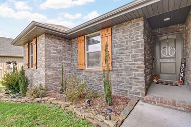 1072 E Lakota St-35