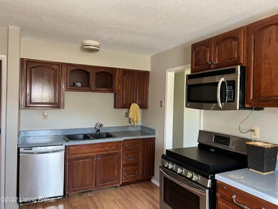 6504 Burlwood Dr, Louisville, KY 40229 - photo 6