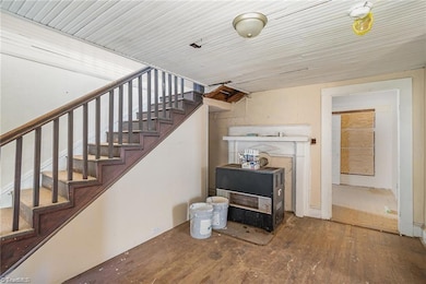 1053 N Scales St, Reidsville, NC 27320 - photo 3