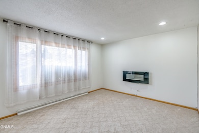 1218 N 22nd St, Bismarck, ND 58501 - photo 4