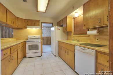 12656 Stage Coach Ln, Helotes, TX 78023 - photo 5