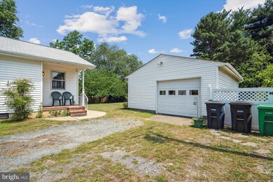 6115 Brooklyn Bridge Rd, Laurel, MD 20707 - photo 2